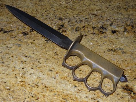 trench knife with knuckles ww1.